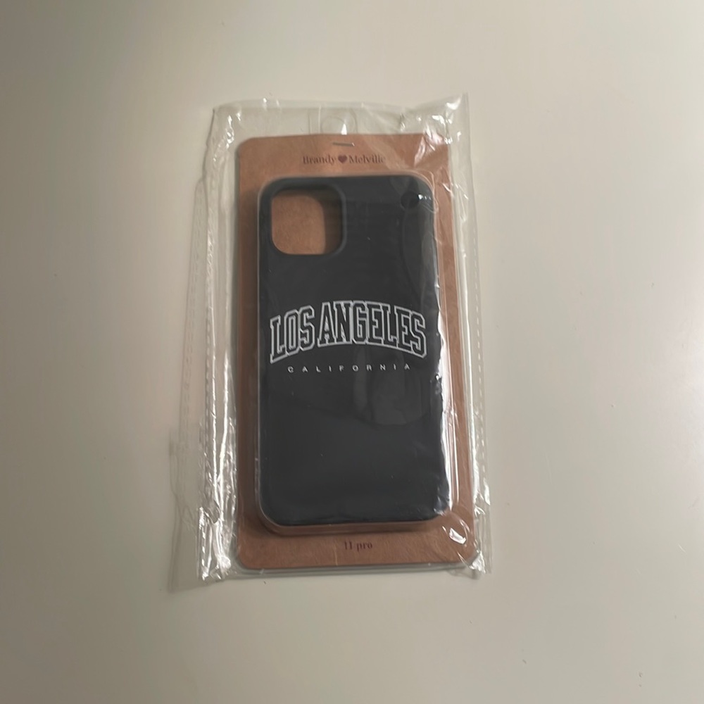 NEVER USED + SEALED PACKAGING Brandy Melville Los Angeles Phone Case